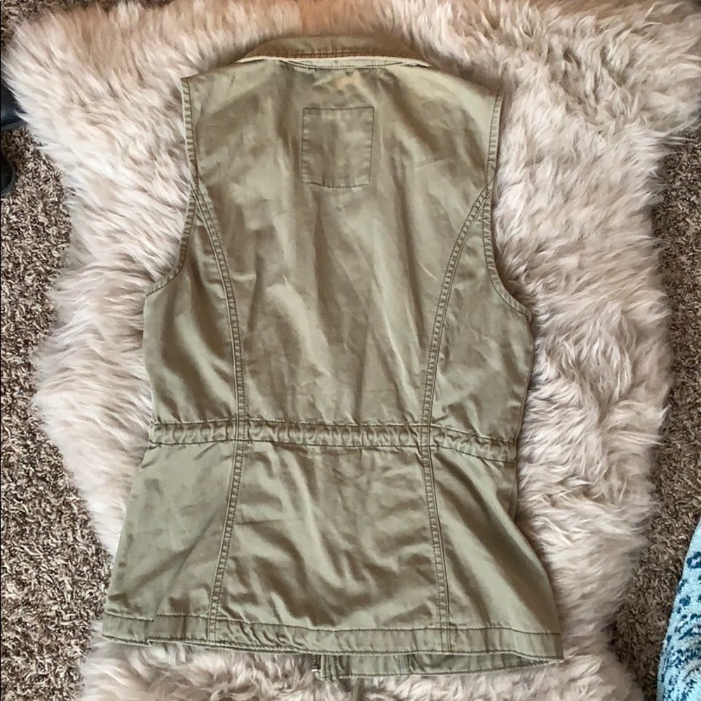 Army Green Vest - Picture 7 of 8
